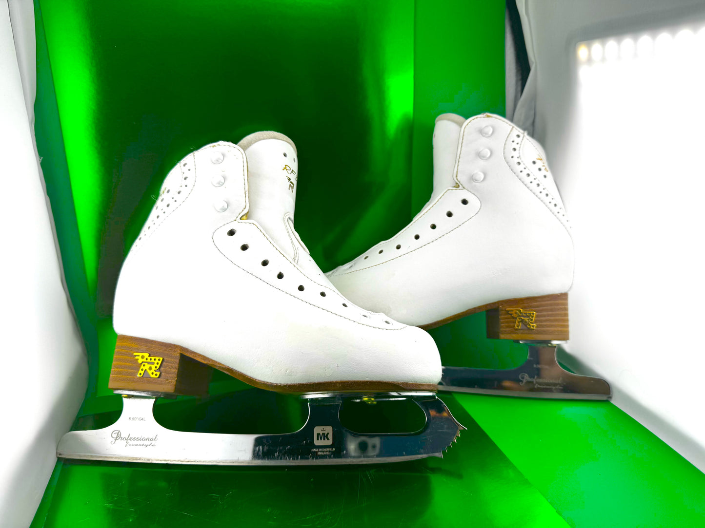 Risport Pro 220 B (B is regular width) and MK professional blades