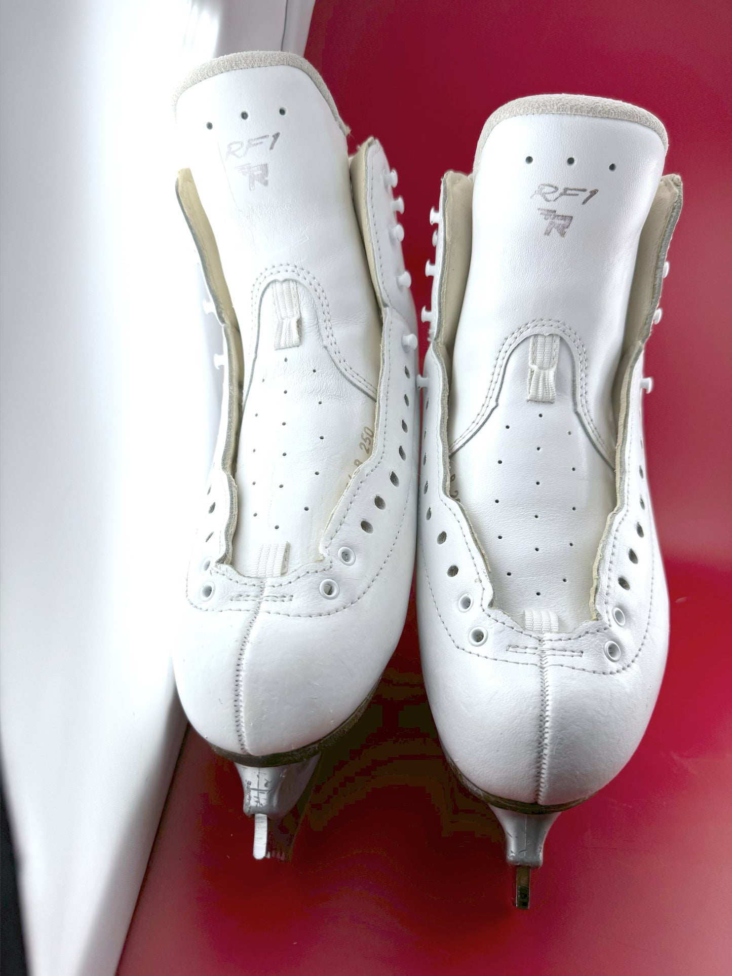 Risport RF1 Elite 250 B and Wilson ACE Revolution blades
